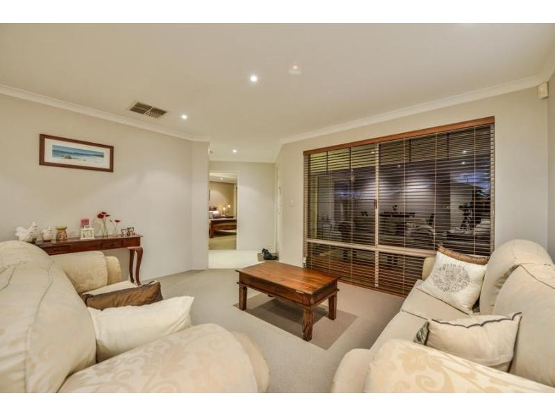 6 Weymouth Road, Aubin Grove WA 6164