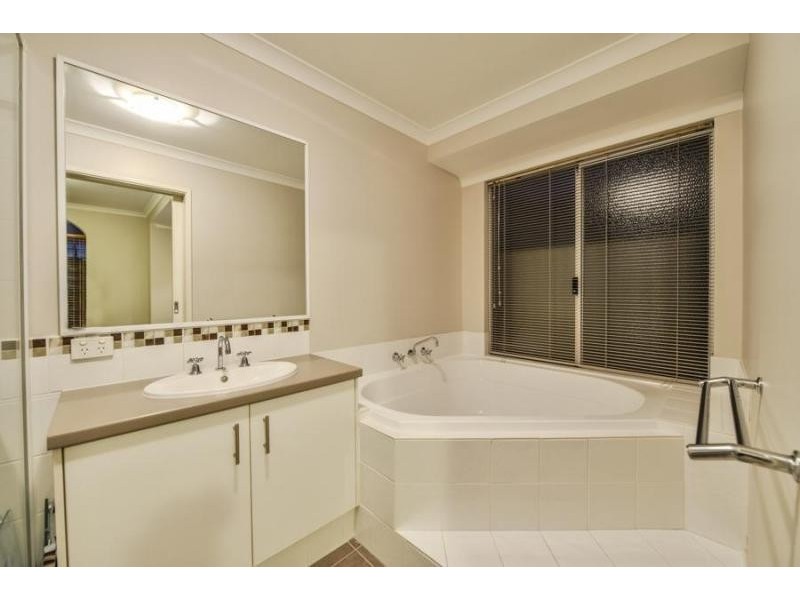 6 Weymouth Road, Aubin Grove WA 6164