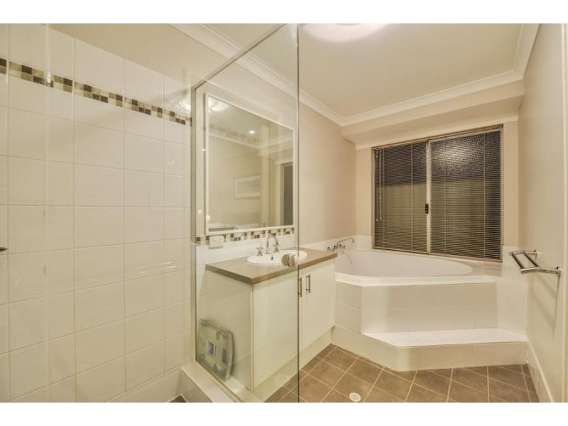 6 Weymouth Road, Aubin Grove WA 6164