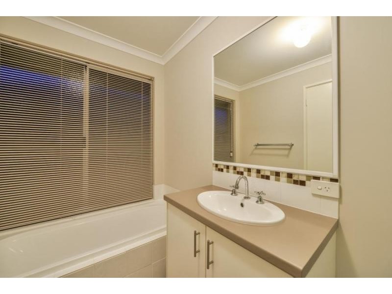 6 Weymouth Road, Aubin Grove WA 6164