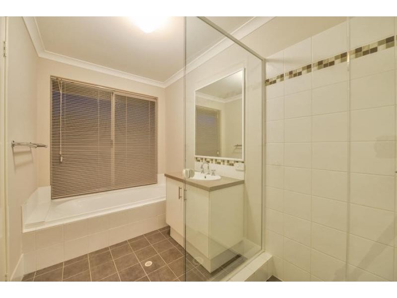 6 Weymouth Road, Aubin Grove WA 6164
