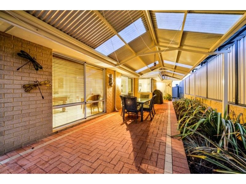 6 Weymouth Road, Aubin Grove WA 6164