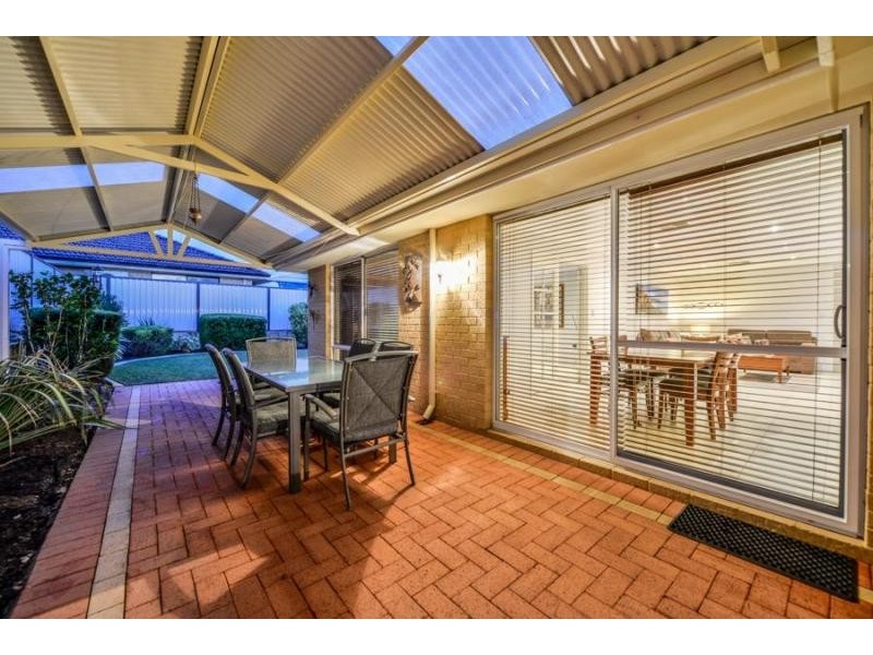 6 Weymouth Road, Aubin Grove WA 6164
