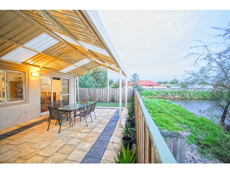 1/2 Ursuline Vista, Queens Park WA 6107