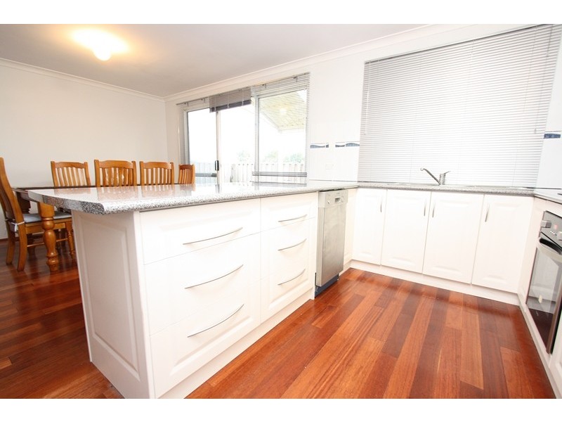 1/2 Ursuline Vista, Queens Park WA 6107