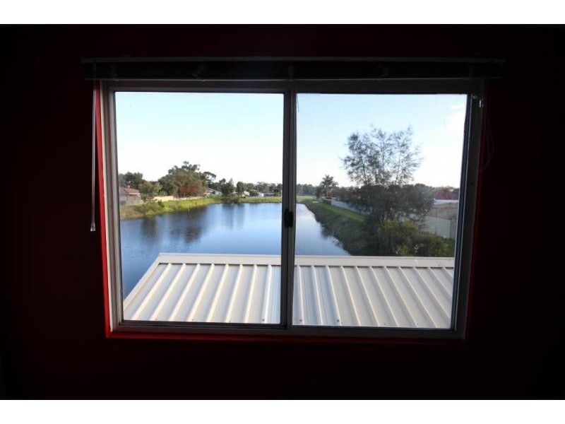 1/2 Ursuline Vista, Queens Park WA 6107