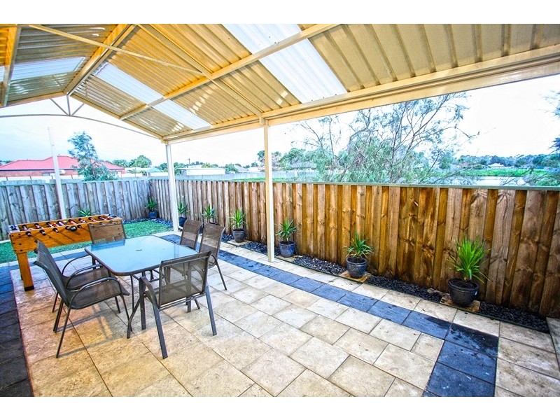 1/2 Ursuline Vista, Queens Park WA 6107