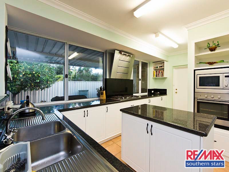 5 Mercy Mews, Queens Park WA 6107