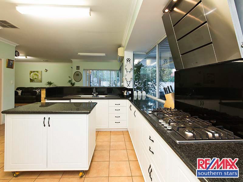 5 Mercy Mews, Queens Park WA 6107