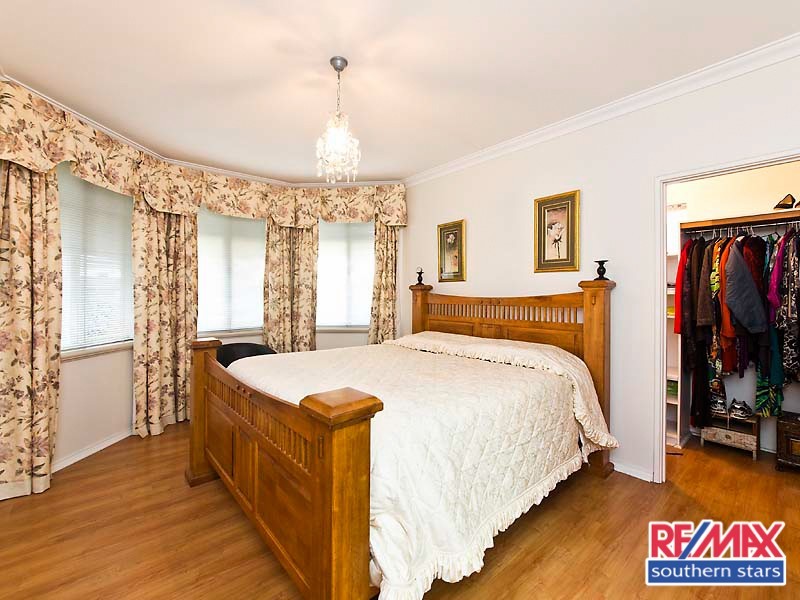 5 Mercy Mews, Queens Park WA 6107