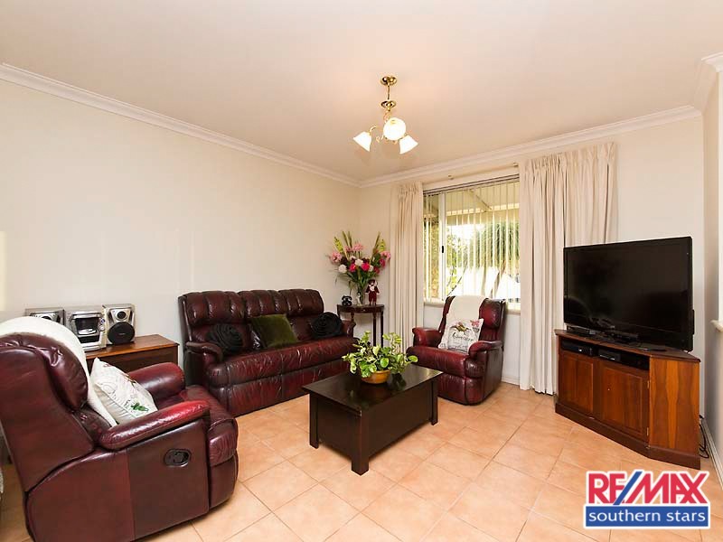 5 Mercy Mews, Queens Park WA 6107