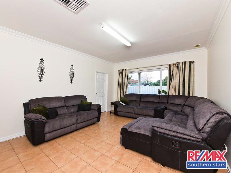 5 Mercy Mews, Queens Park WA 6107