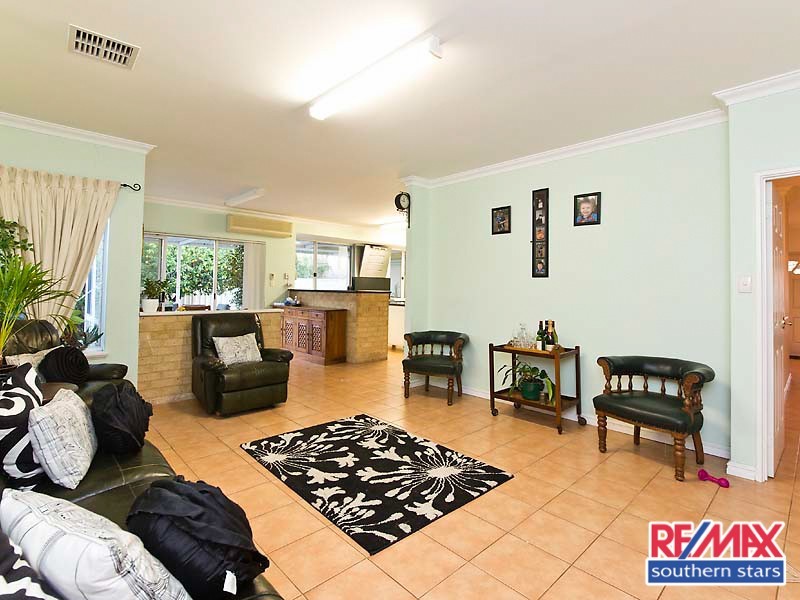 5 Mercy Mews, Queens Park WA 6107