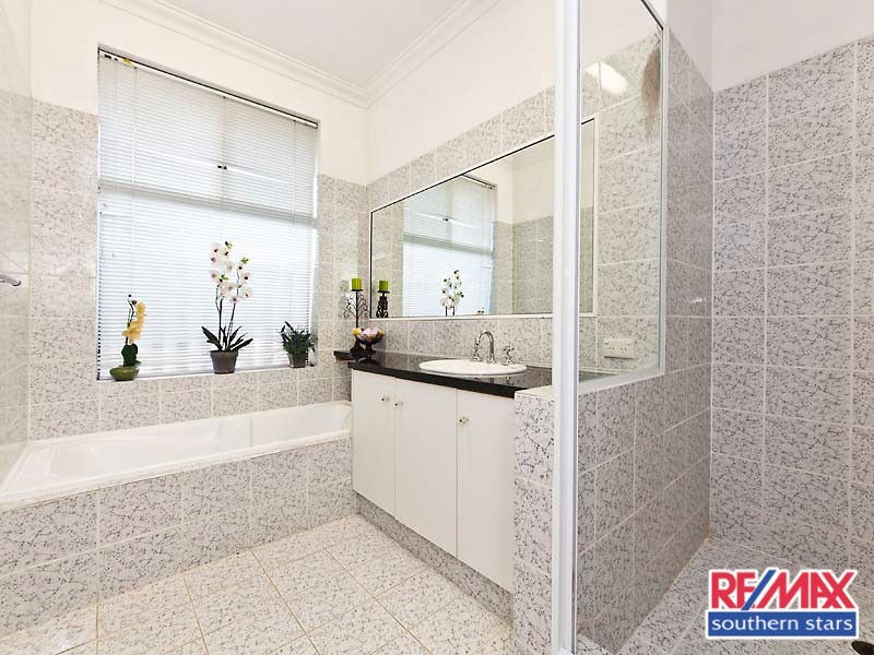 5 Mercy Mews, Queens Park WA 6107