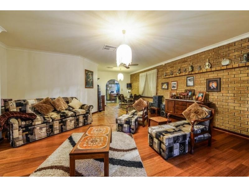 46 Kelvin Road, Wattle Grove WA 6107