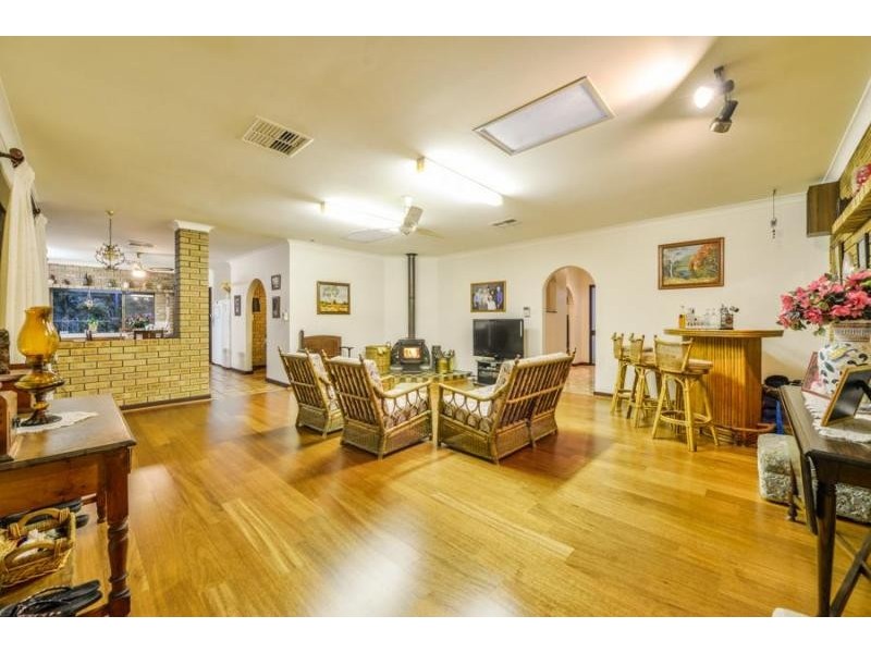 46 Kelvin Road, Wattle Grove WA 6107