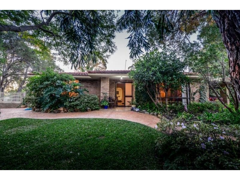 46 Kelvin Road, Wattle Grove WA 6107