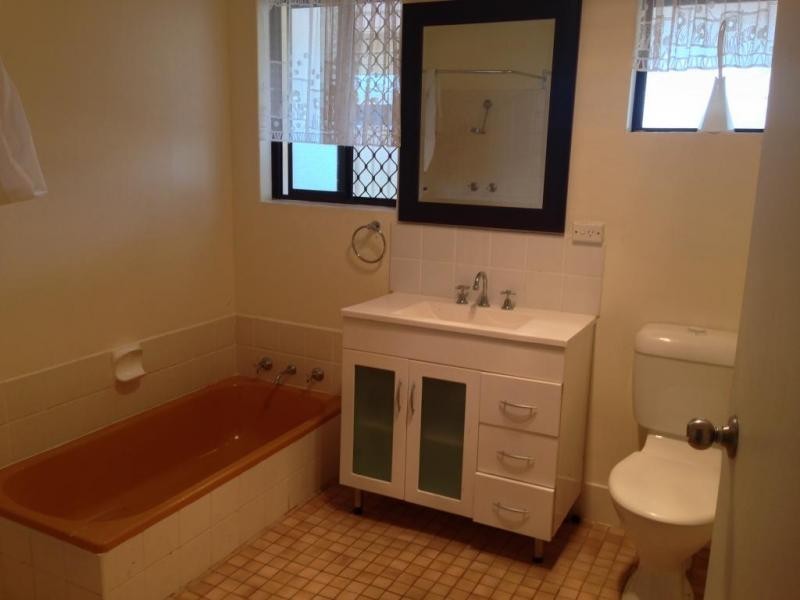 4 Pollit Close, Armadale WA 6112