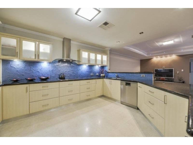 42 Sydenham Street, Beckenham WA 6107