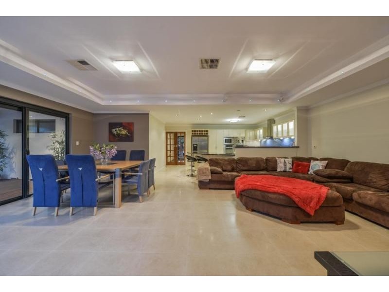 42 Sydenham Street, Beckenham WA 6107