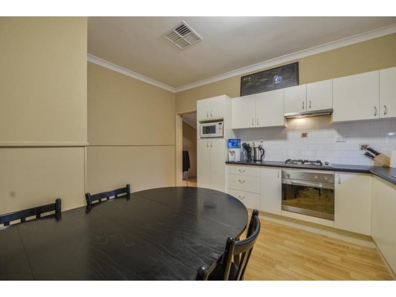 2 Barnsley Street, Queens Park WA 6107