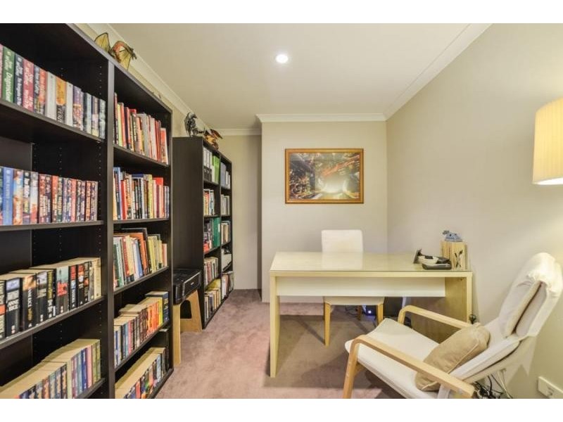 5 Brittain Rd, Wattle Grove WA 6107