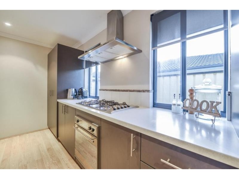 5 Brittain Rd, Wattle Grove WA 6107