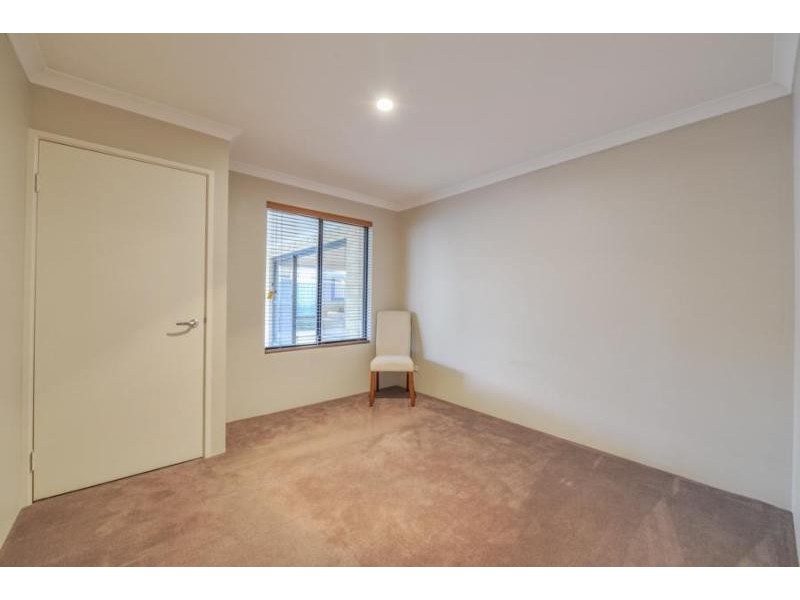 5 Brittain Rd, Wattle Grove WA 6107