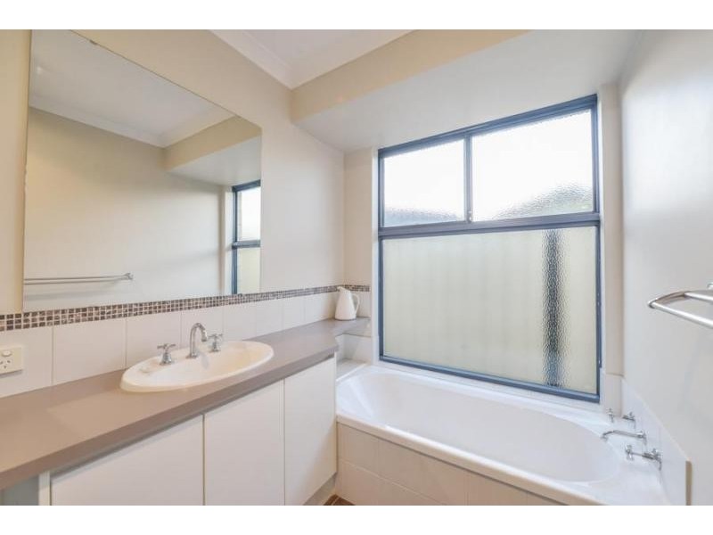 5 Brittain Rd, Wattle Grove WA 6107