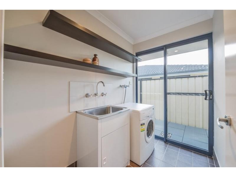 5 Brittain Rd, Wattle Grove WA 6107