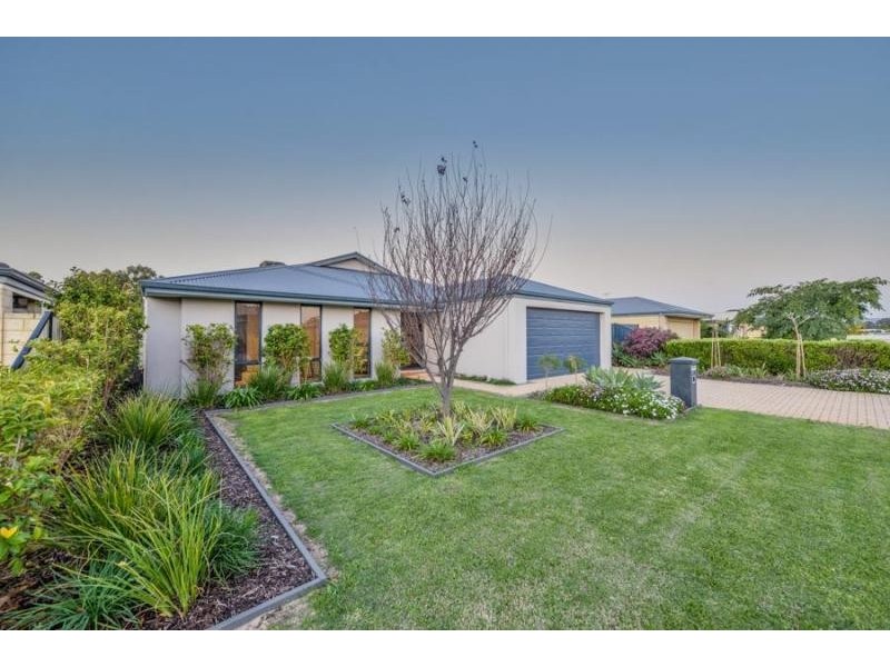 5 Brittain Rd, Wattle Grove WA 6107