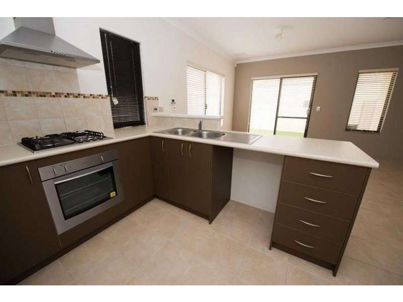 2/7 Stockman Way, Cannington WA 6107