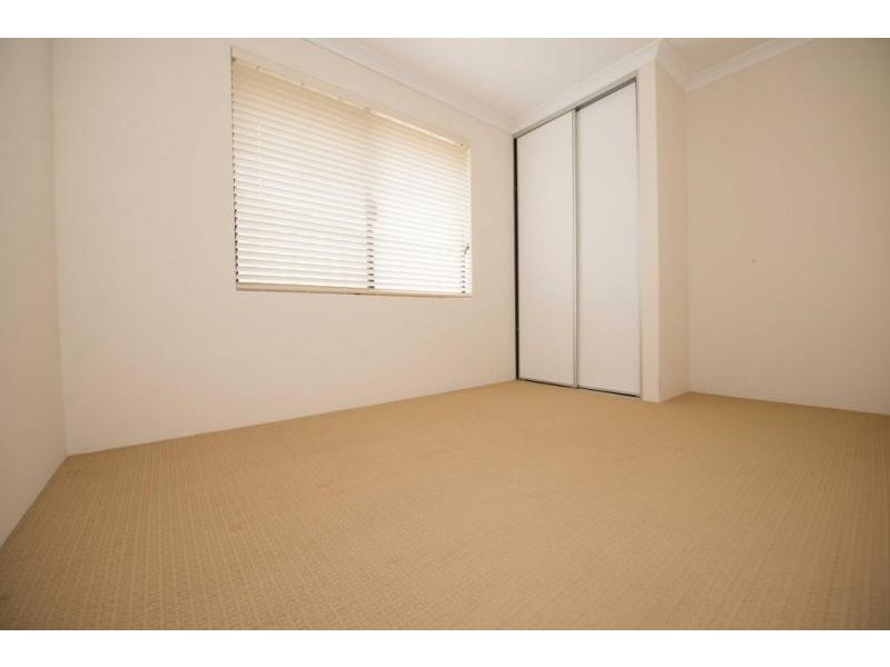 2/7 Stockman Way, Cannington WA 6107