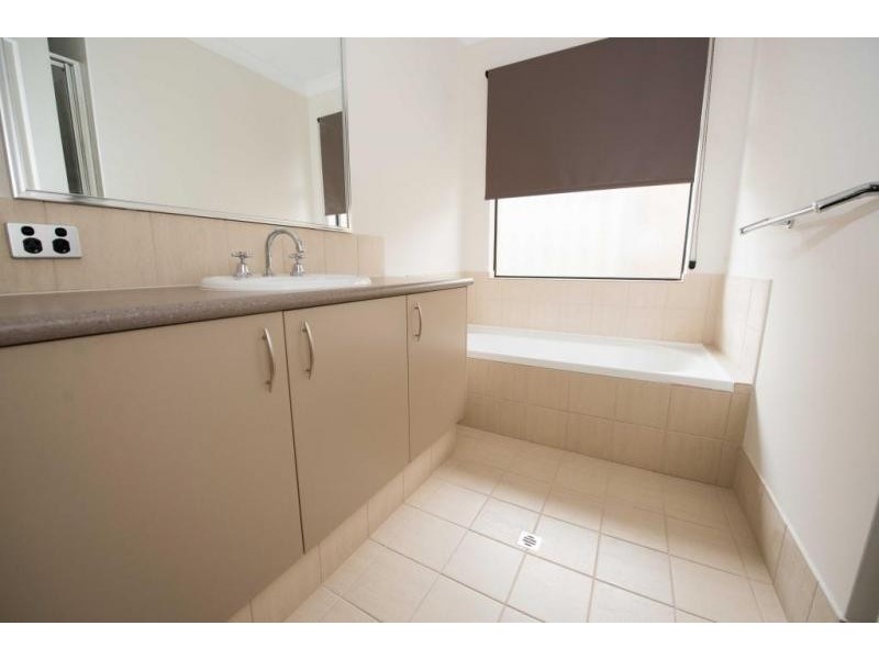 2/7 Stockman Way, Cannington WA 6107