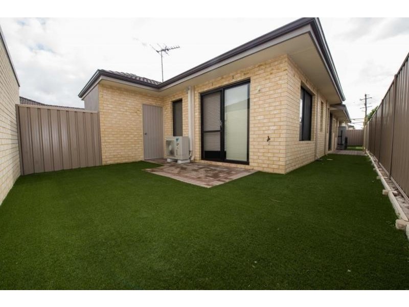 2/7 Stockman Way, Cannington WA 6107