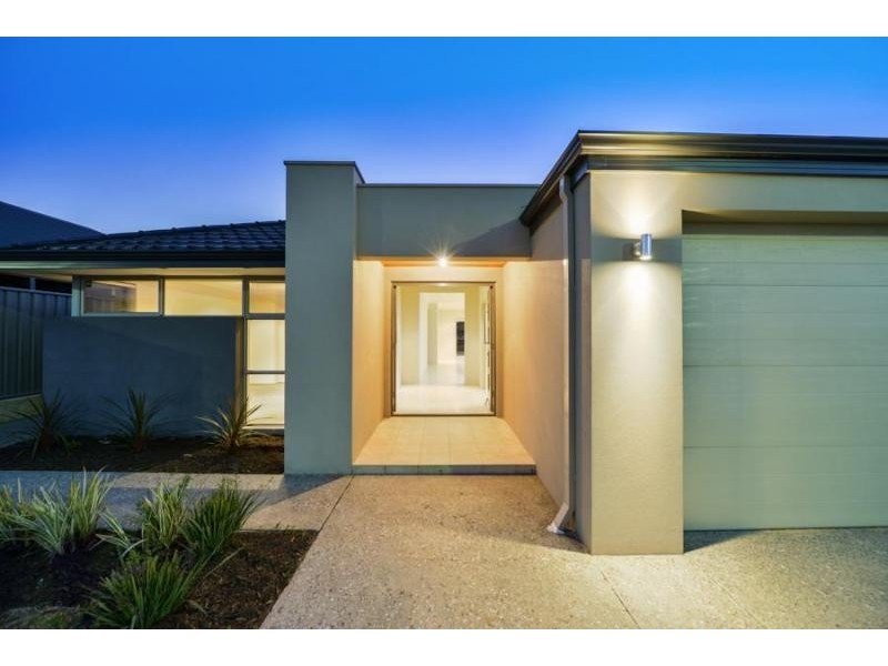 19 Ayer Road, Queens Park WA 6107