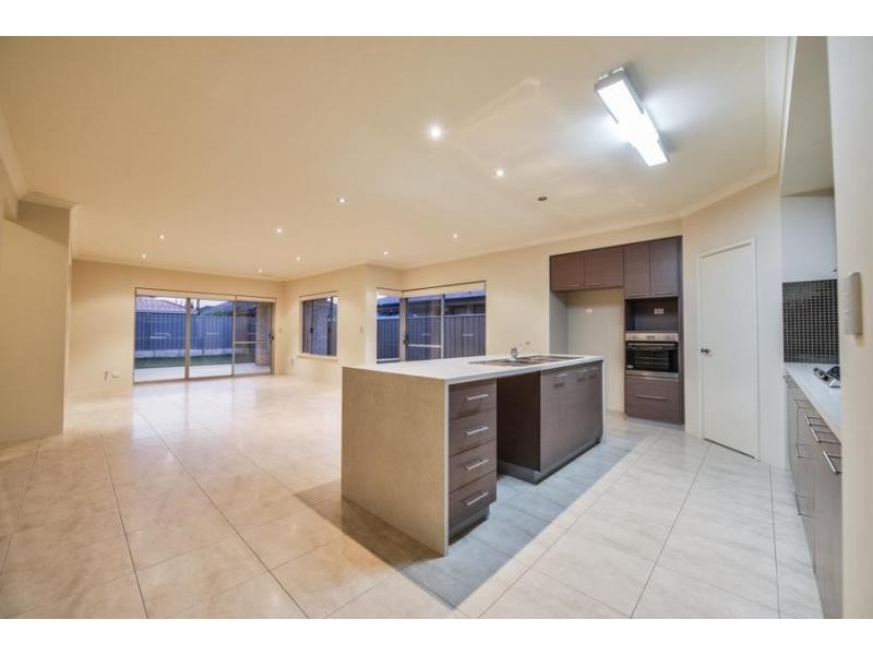 19 Ayer Road, Queens Park WA 6107