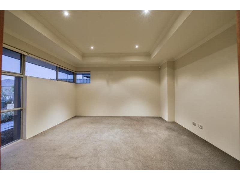 19 Ayer Road, Queens Park WA 6107