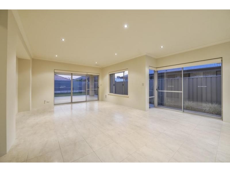 19 Ayer Road, Queens Park WA 6107