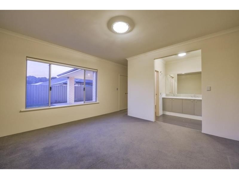 19 Ayer Road, Queens Park WA 6107