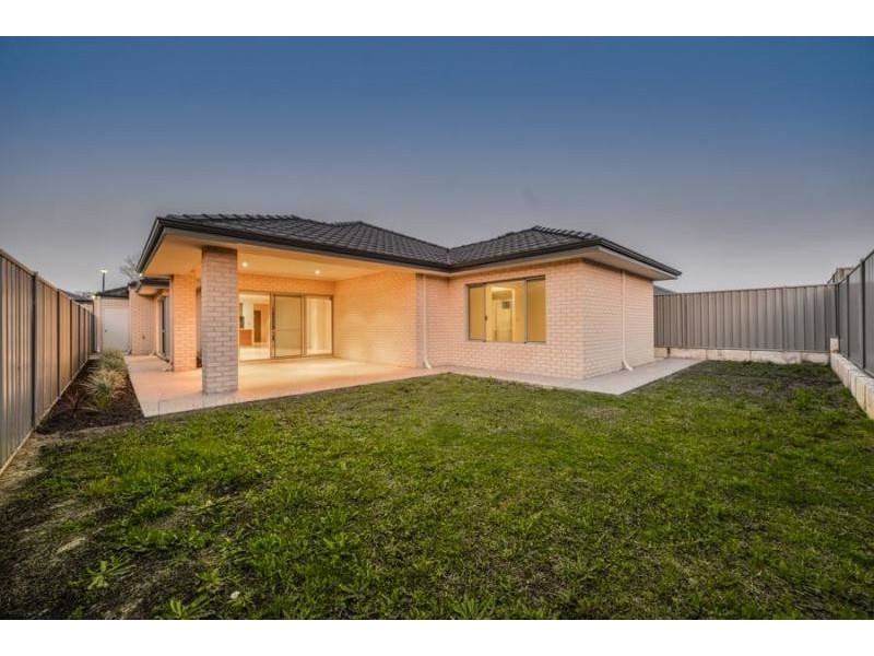 19 Ayer Road, Queens Park WA 6107