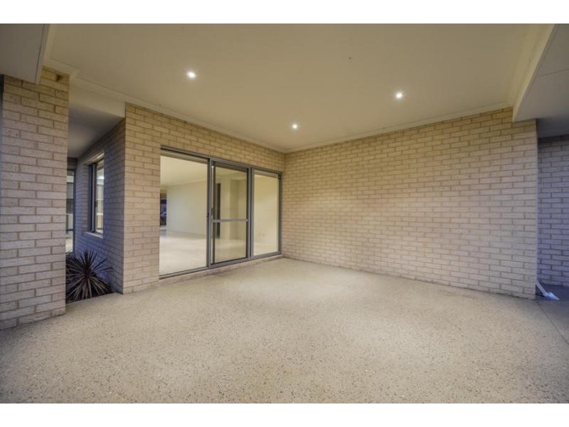 19 Ayer Road, Queens Park WA 6107