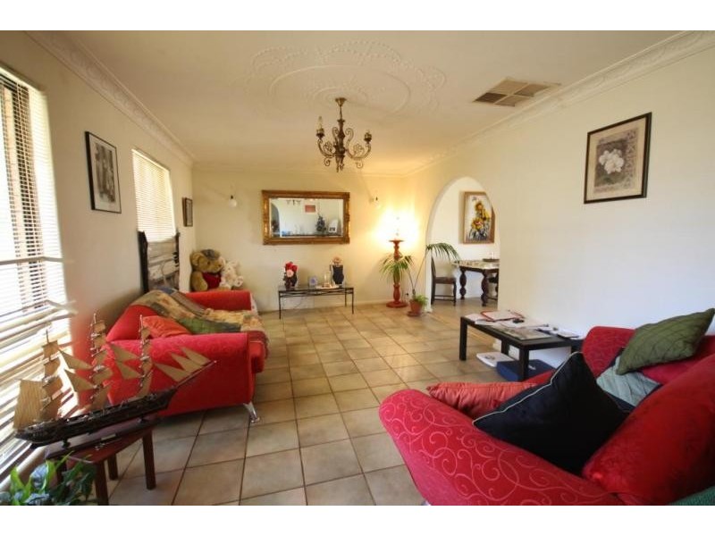 27 Stephen Street, Queens Park WA 6107