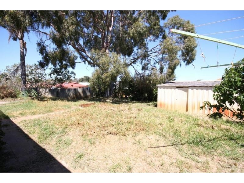 27 Stephen Street, Queens Park WA 6107