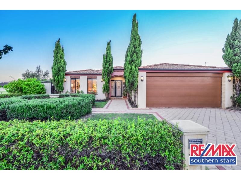 18 Mary Mackillop Glen, Queens Park WA 6107