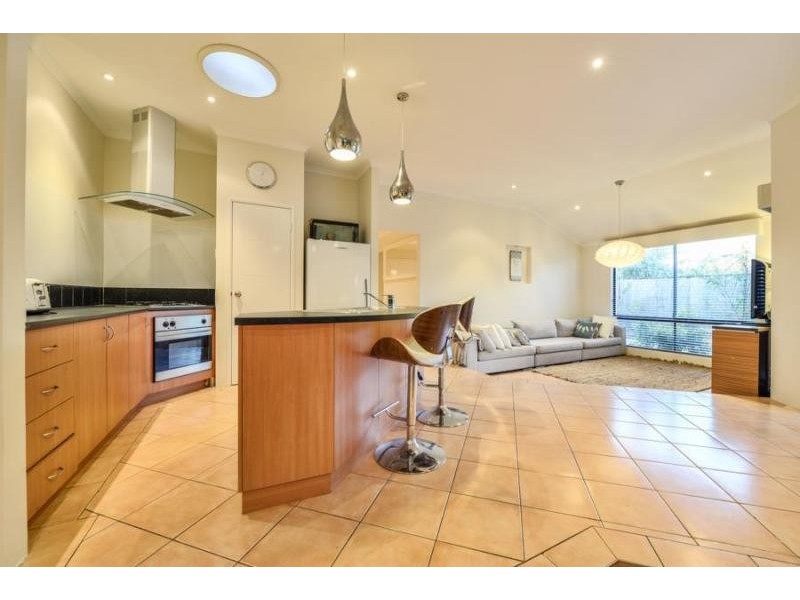 18 Mary Mackillop Glen, Queens Park WA 6107