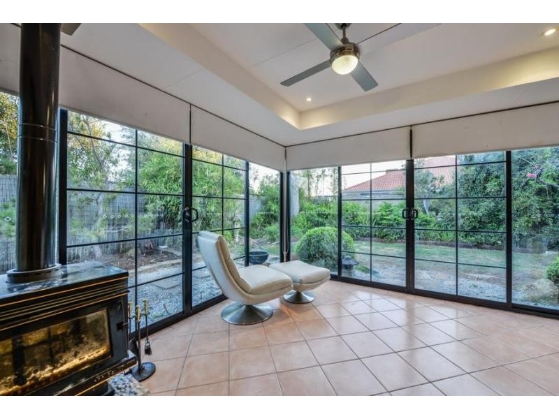 18 Mary Mackillop Glen, Queens Park WA 6107