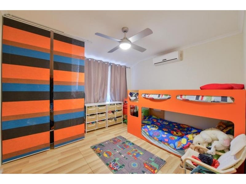 18 Mary Mackillop Glen, Queens Park WA 6107