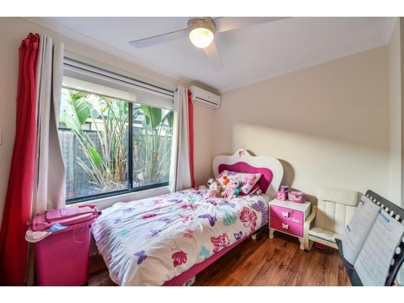 18 Mary Mackillop Glen, Queens Park WA 6107