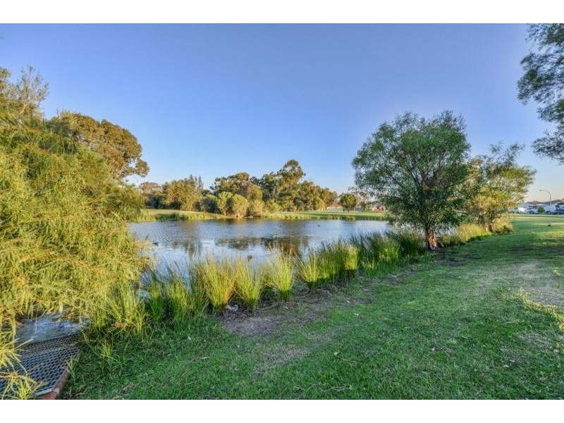 18 Mary Mackillop Glen, Queens Park WA 6107